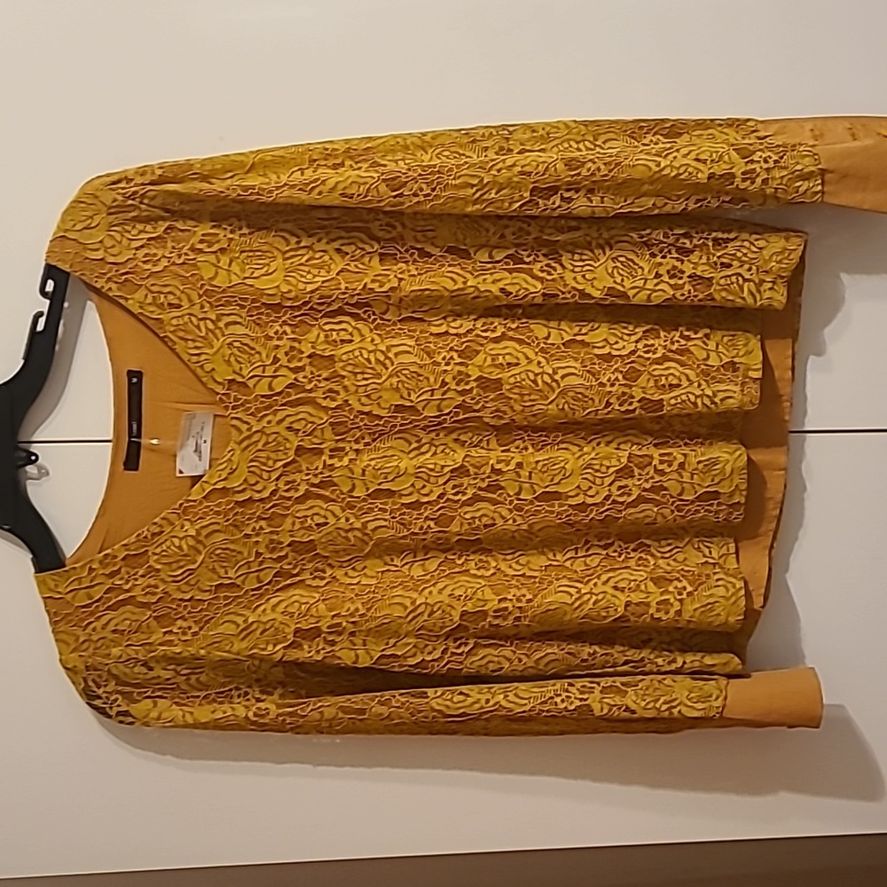 Gold Lace v-neck top